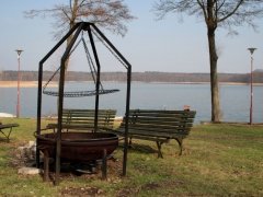 Domek holenderski nad jeziorem Niesłysz