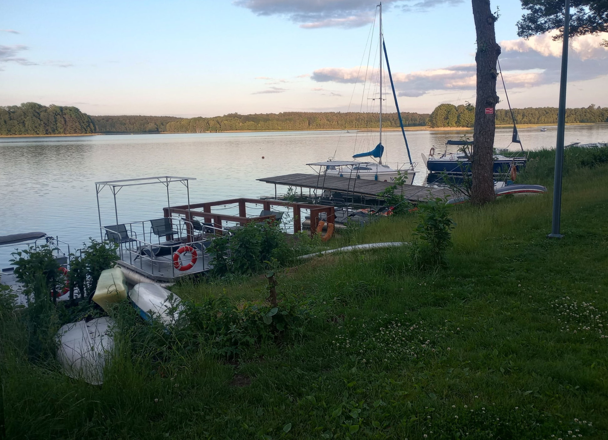 Przełazy nad jeziorem Niesłysz. Wypoczynek u Bodzia.